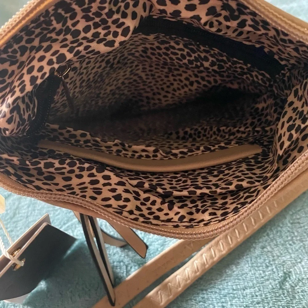 NWT-ISABELLE CROSSBODY-TAN